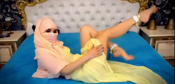  Webcam Arab hijab tease sexy feet